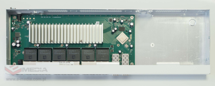 Opis urządzenia MikroTik Cloud Router Switch CRS326-24G-2S+RM